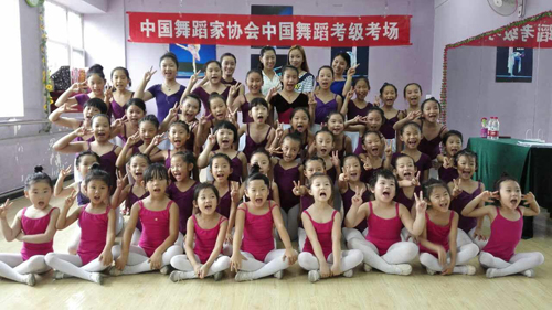 喜讯：新天际丽都幼儿园中国舞考级班全部顺利过级！！！